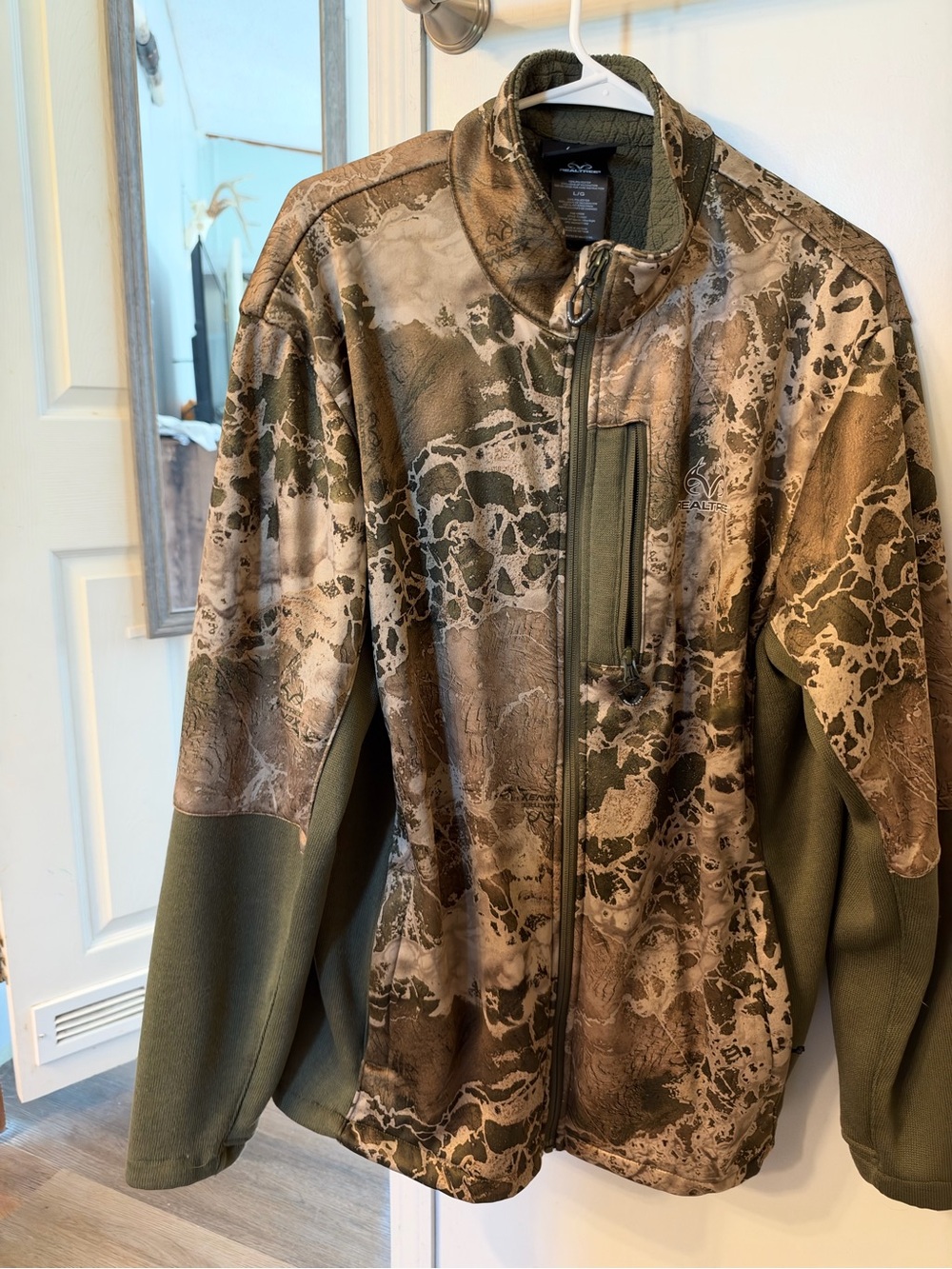 Realtree Men’s Large Camo Fleece Hunting Jacket Scent-Factor Full Zip